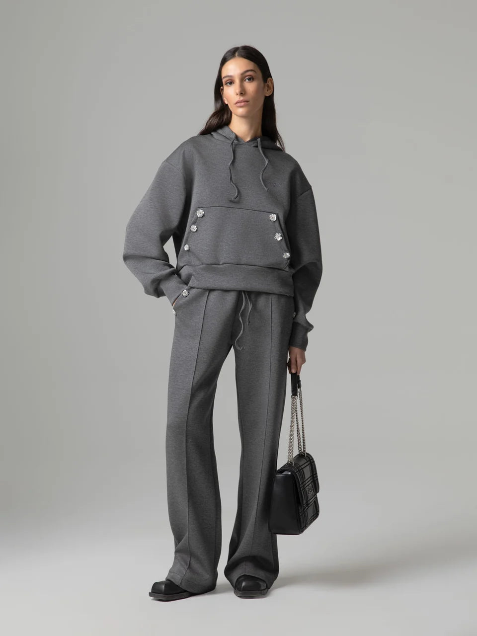 PANTALÓN JOGGER APLICACIÓN