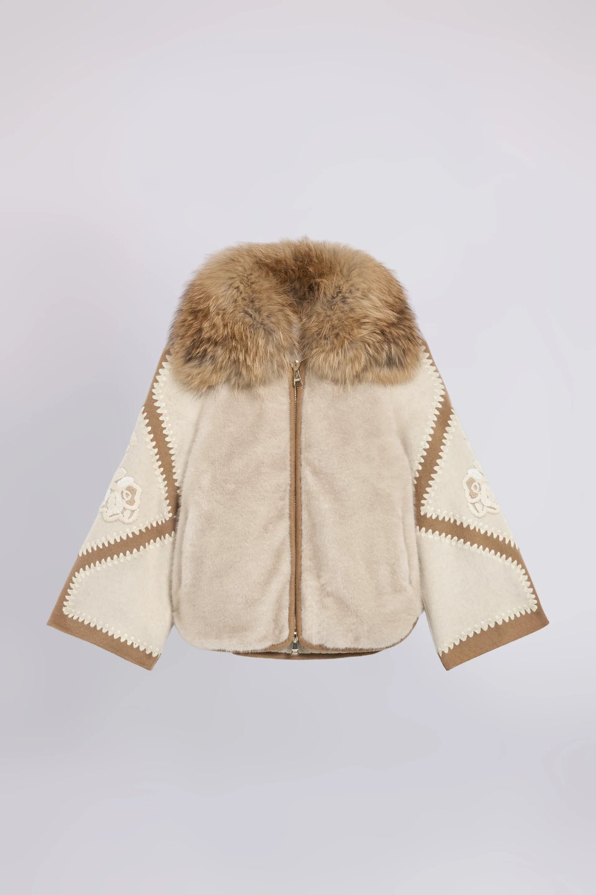 CAZADORA PELO CUELLO BORDADA