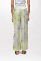 PANTALÓN FLORES A