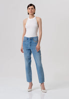 JEANS MOM FIT BORDADO LATERAL
