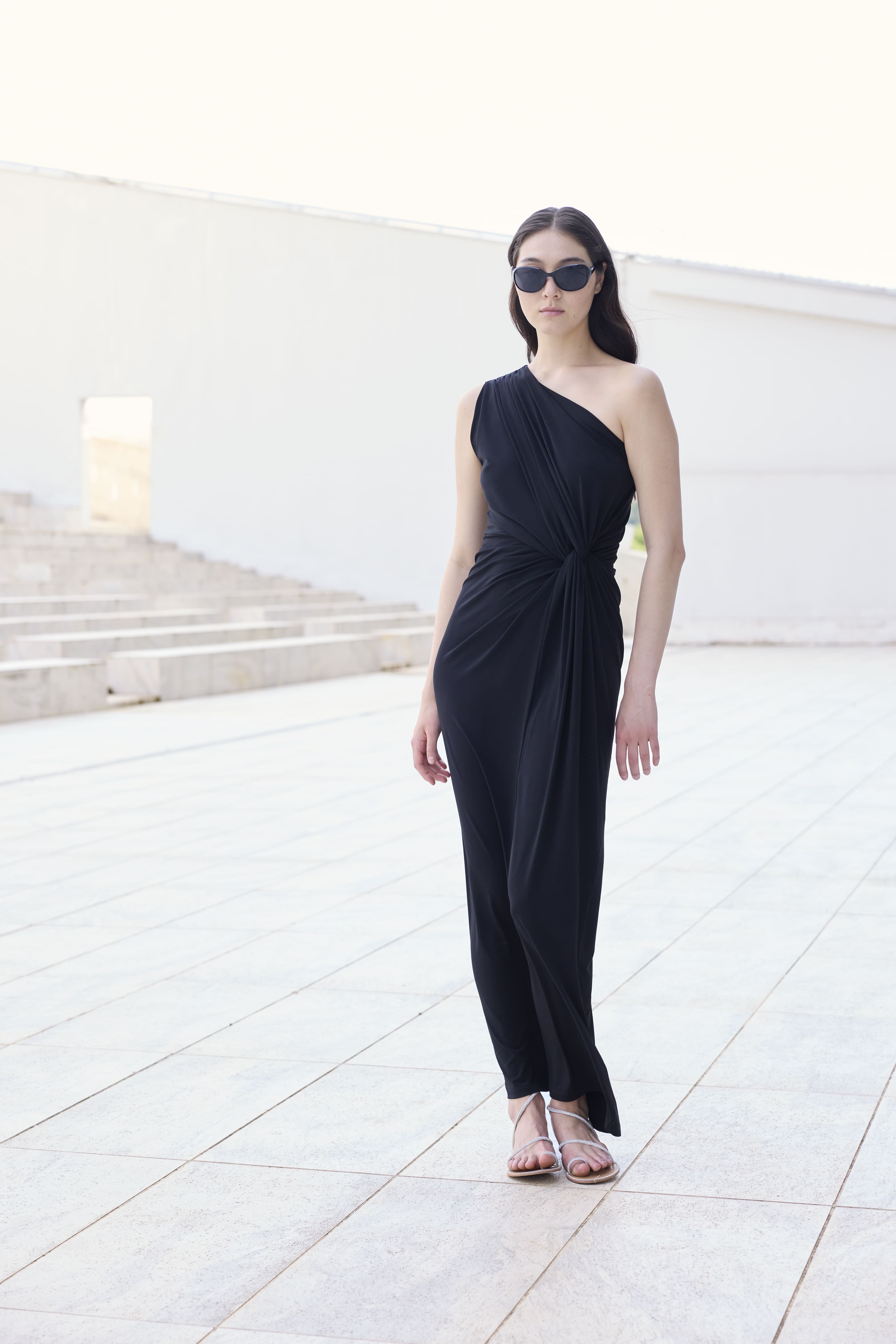 VESTIDO ESCOTE ASIMÉTRICO
