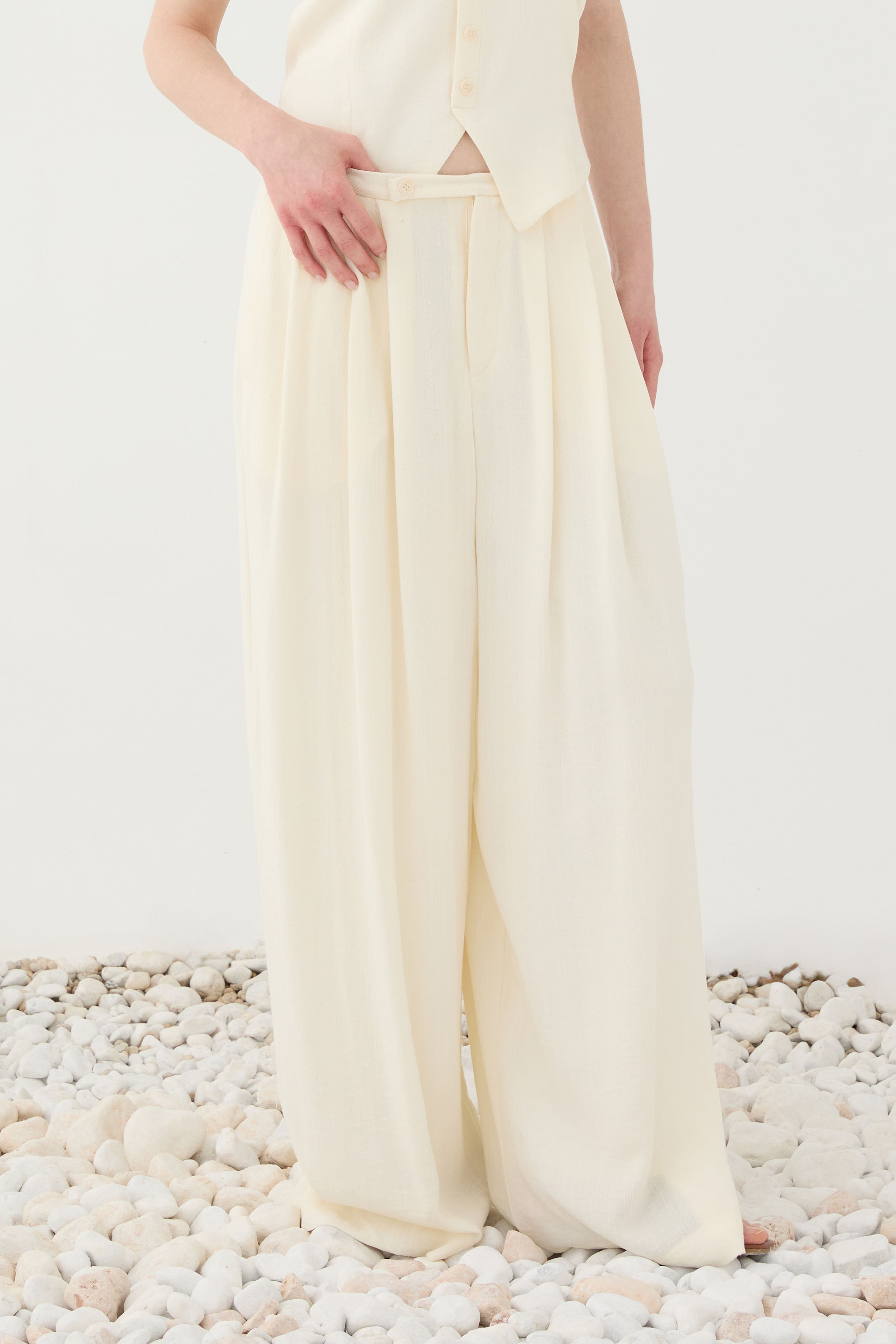 PANTALÓN BOTÓN LATERAL