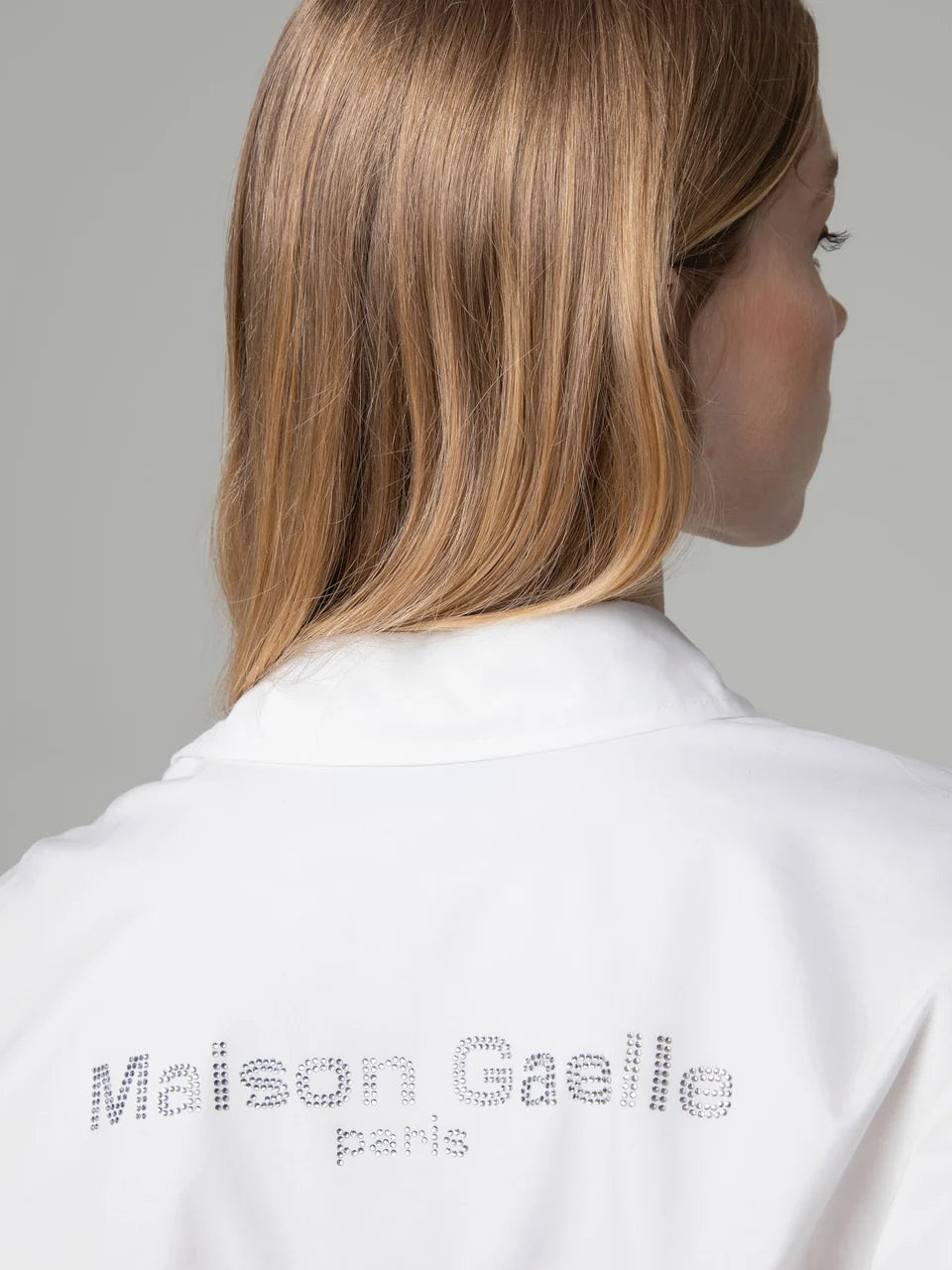 CAMISA REGULAR CON LOGO STRASS