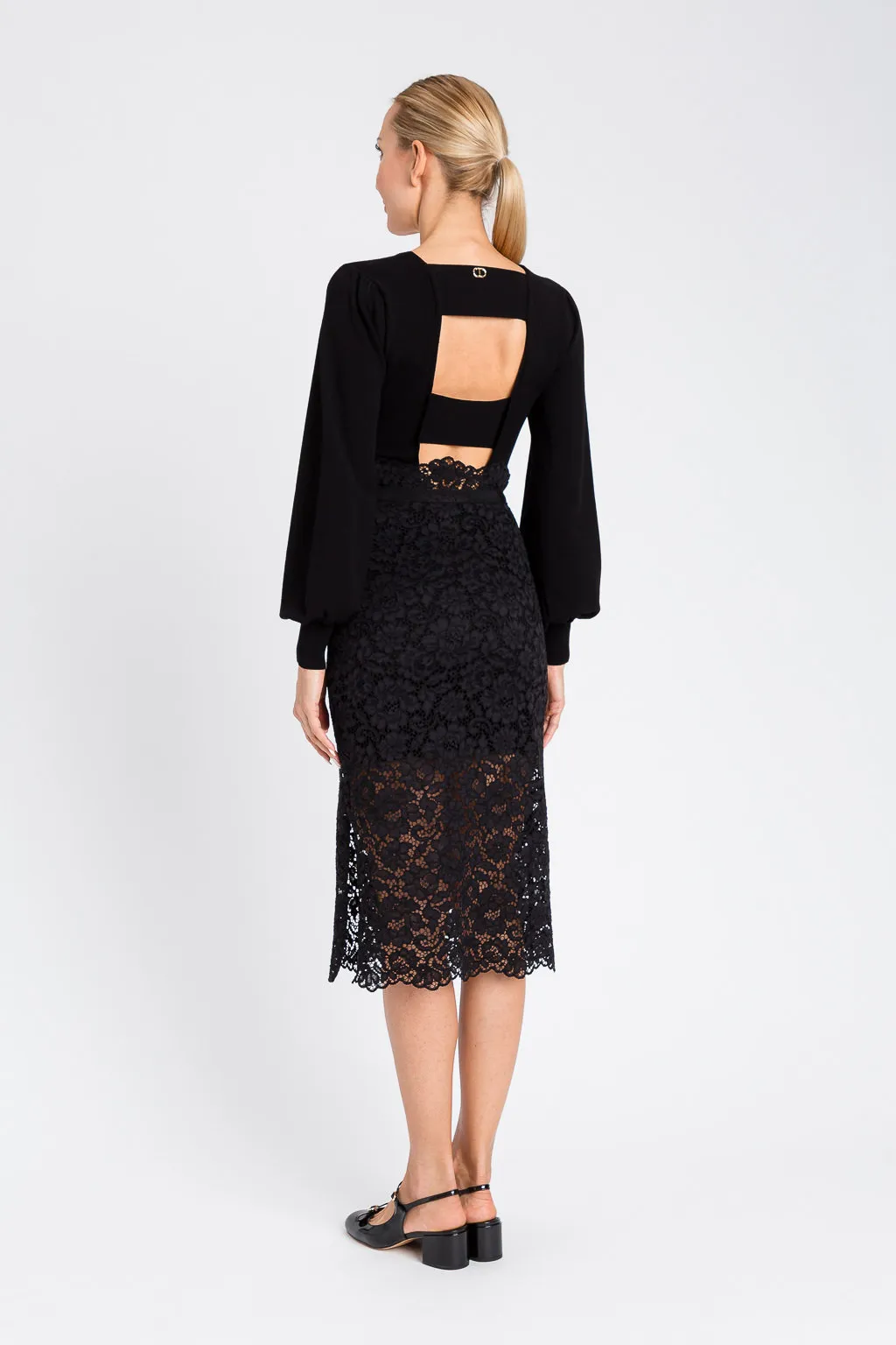 VESTIDO TROQUELADO