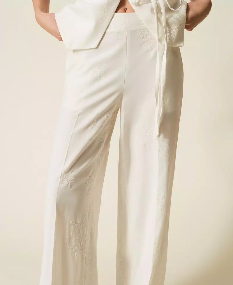 PANTALÓN BORDADO