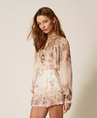 BLUSA FLORES PLISADA
