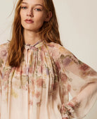 BLUSA FLORES PLISADA